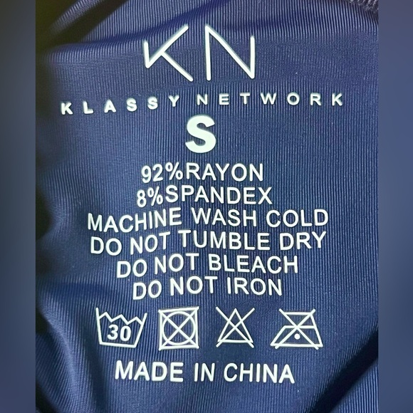 Klassy Network Mock Neck Cap Sleeve Blouse- NAVY- EUC! - Picture 14 of 14